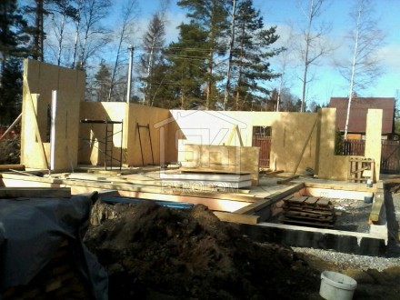 Строительство дома из СИП панелей по индивидуальному проекту в ДНП &quot; ДУБКИ&quot;  Ленинградской области.