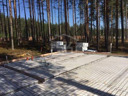 Строительство дома из СИП панелей по индивидуальному проекту в КП Финский Бриз Ленинградской области.