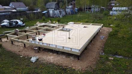 Строительство дома из СИП панелей по индивидуальному проекту в п. Черная речка Ленинградской области 