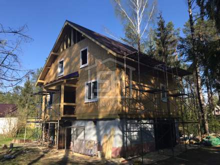 Строительство дома из СИП панелей по индивидуальному проекту в п. Яковлево Ленинградской области 