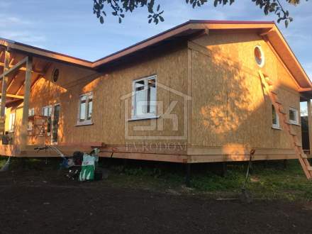 Строительство одноэтажного дома из СИП панелей, по индивидуальному проекту в г. Гатчина Ленинградской области