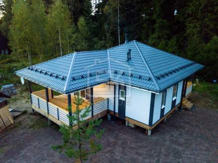 Одноэтажный дом в п. Лебяжье Ленинградской области.