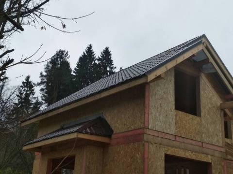 Монтаж крыши металлочерепицей